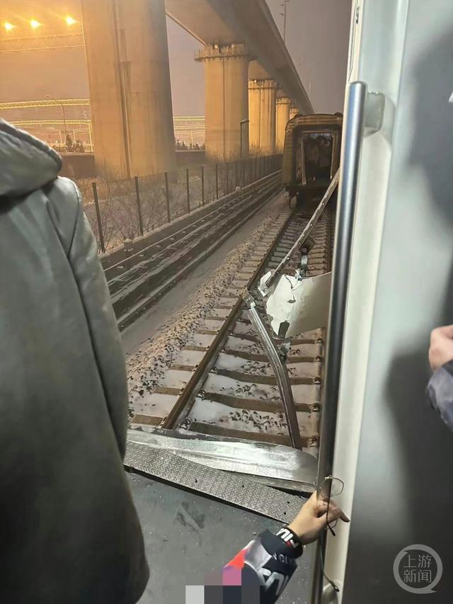 北京地铁昌平线事故30余人受伤 地铁致歉将承担相应治疗费用